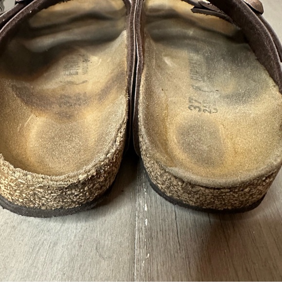 Birkenstock Arizona Birkibuc - Mocha
Size 37 (Womens 6-6.5) - Picture 9 of 16